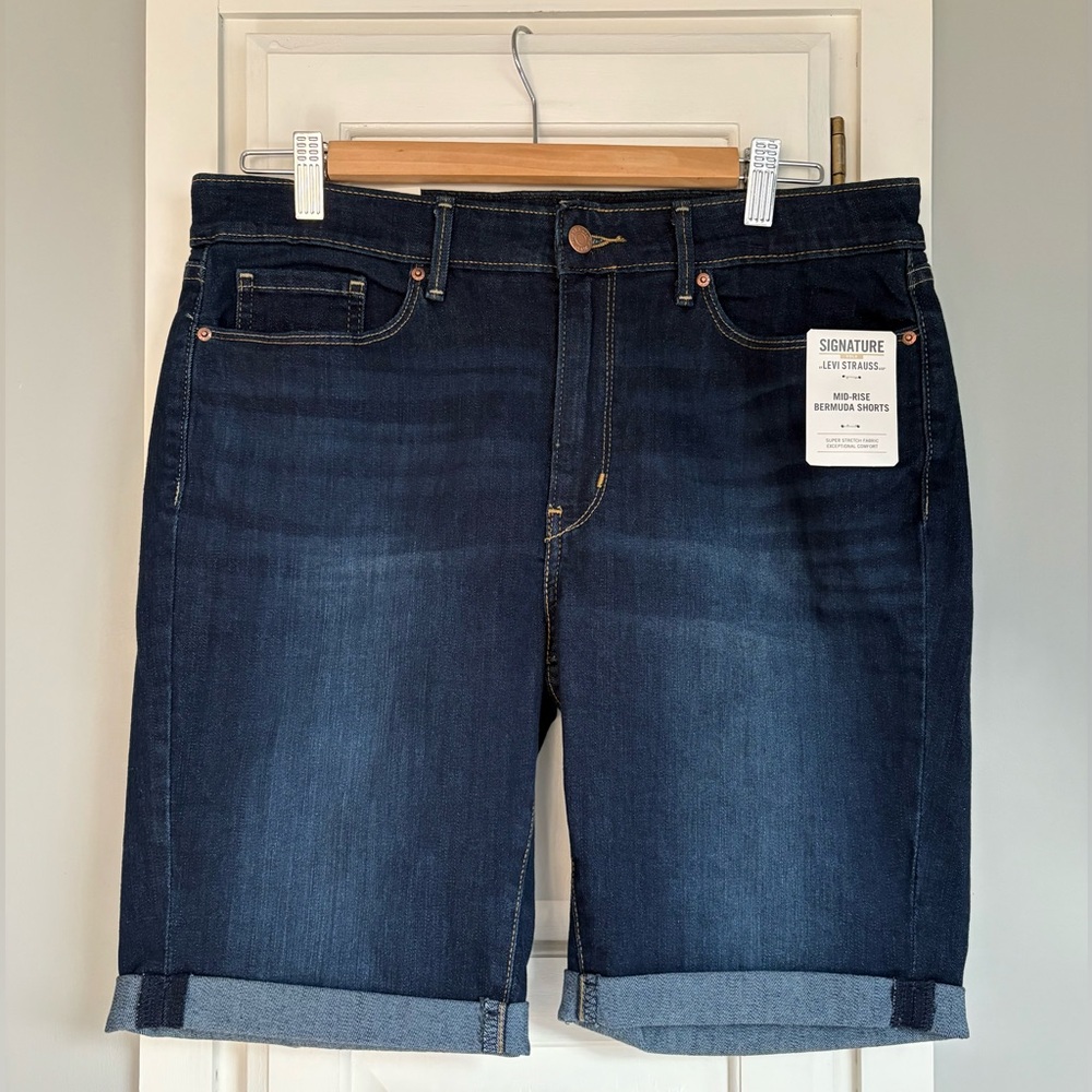 NWT Levi Strauss || Mid-Rise Bermuda Shorts